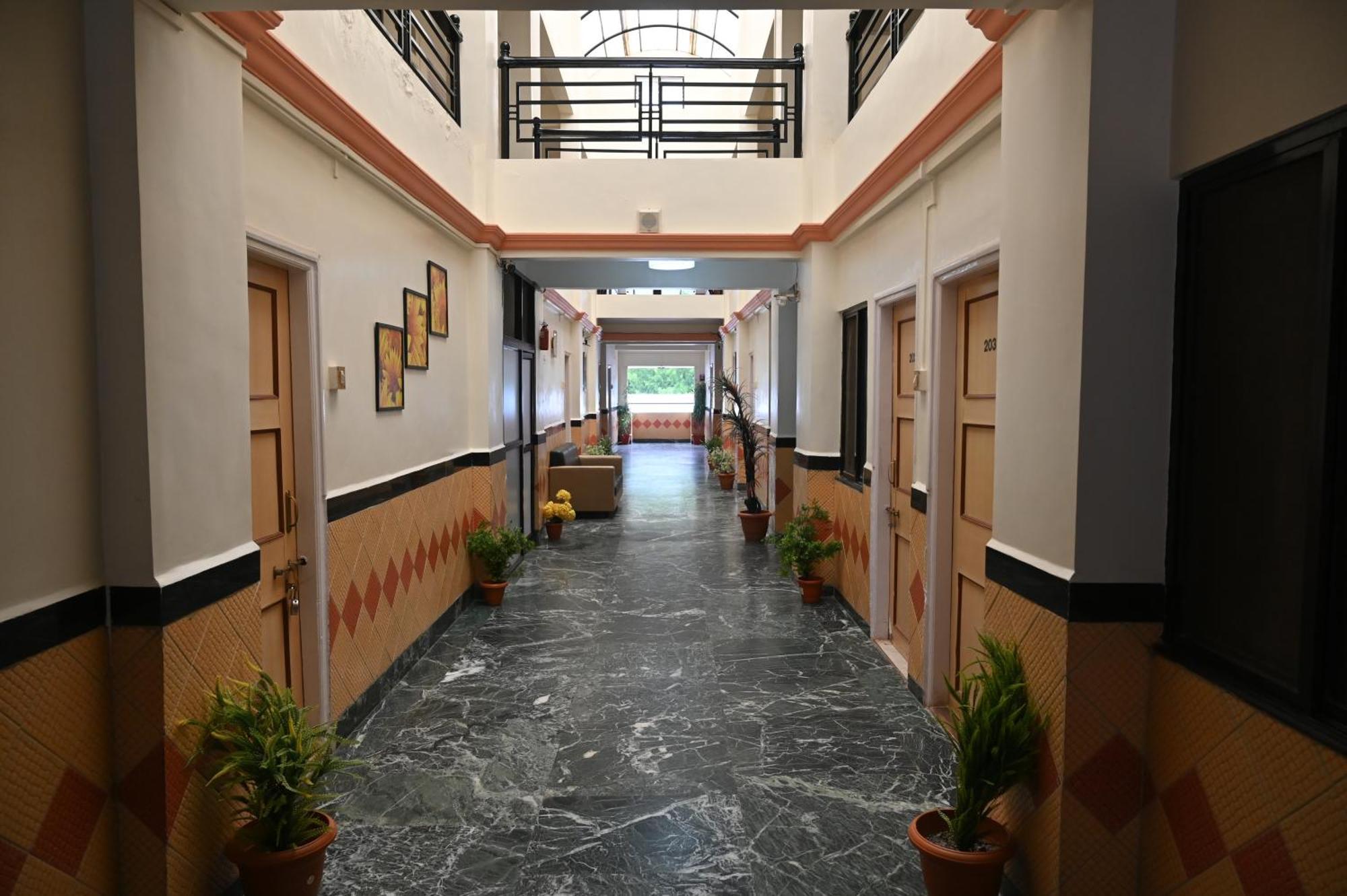 Hotel Sai Yatri تريمباك المظهر الخارجي الصورة