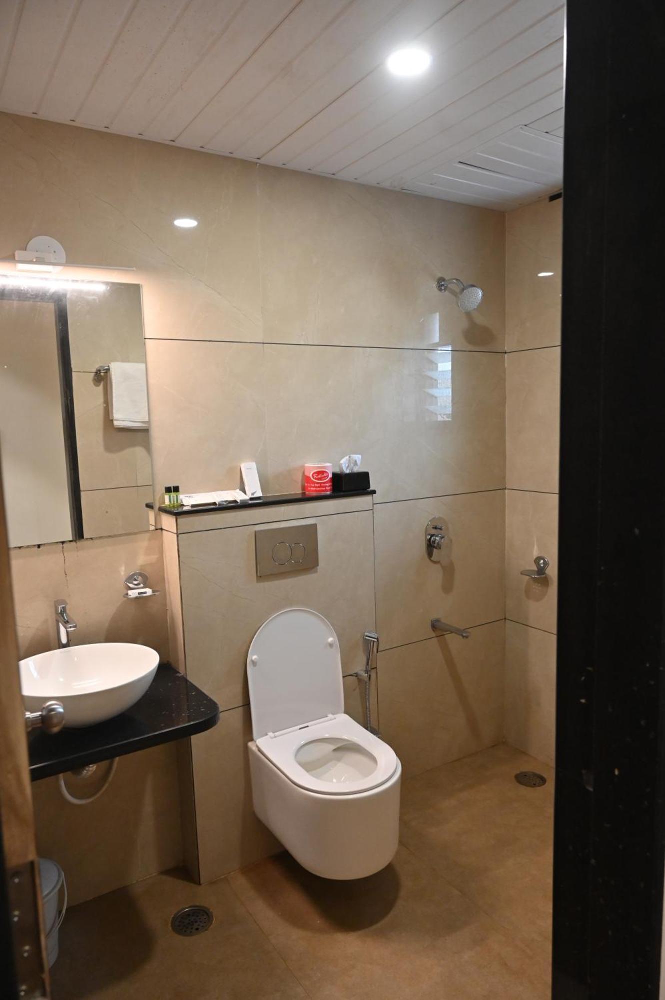 Hotel Sai Yatri تريمباك المظهر الخارجي الصورة