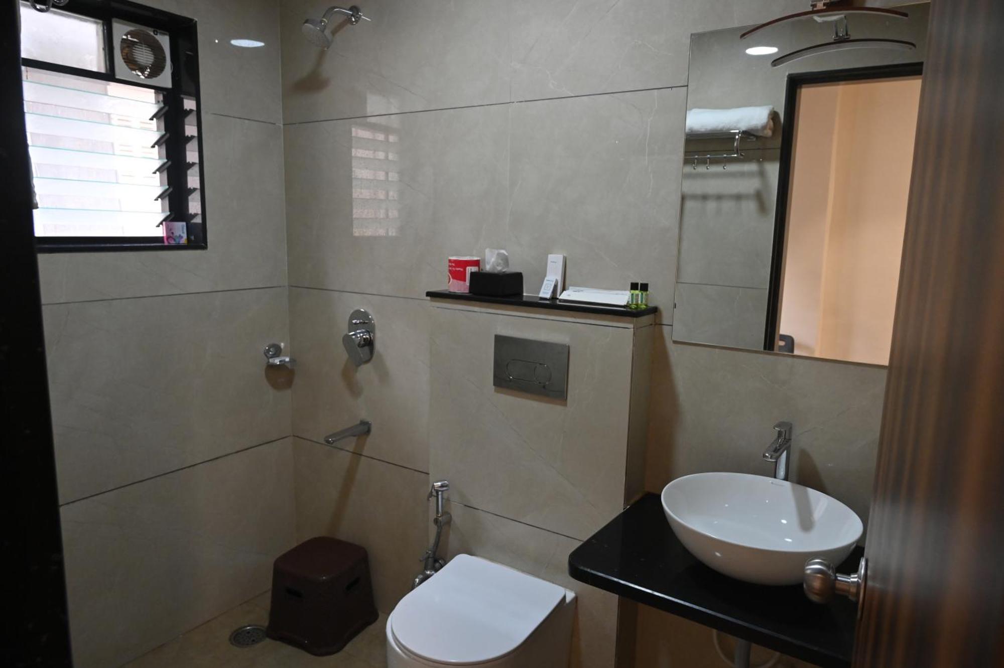 Hotel Sai Yatri تريمباك المظهر الخارجي الصورة