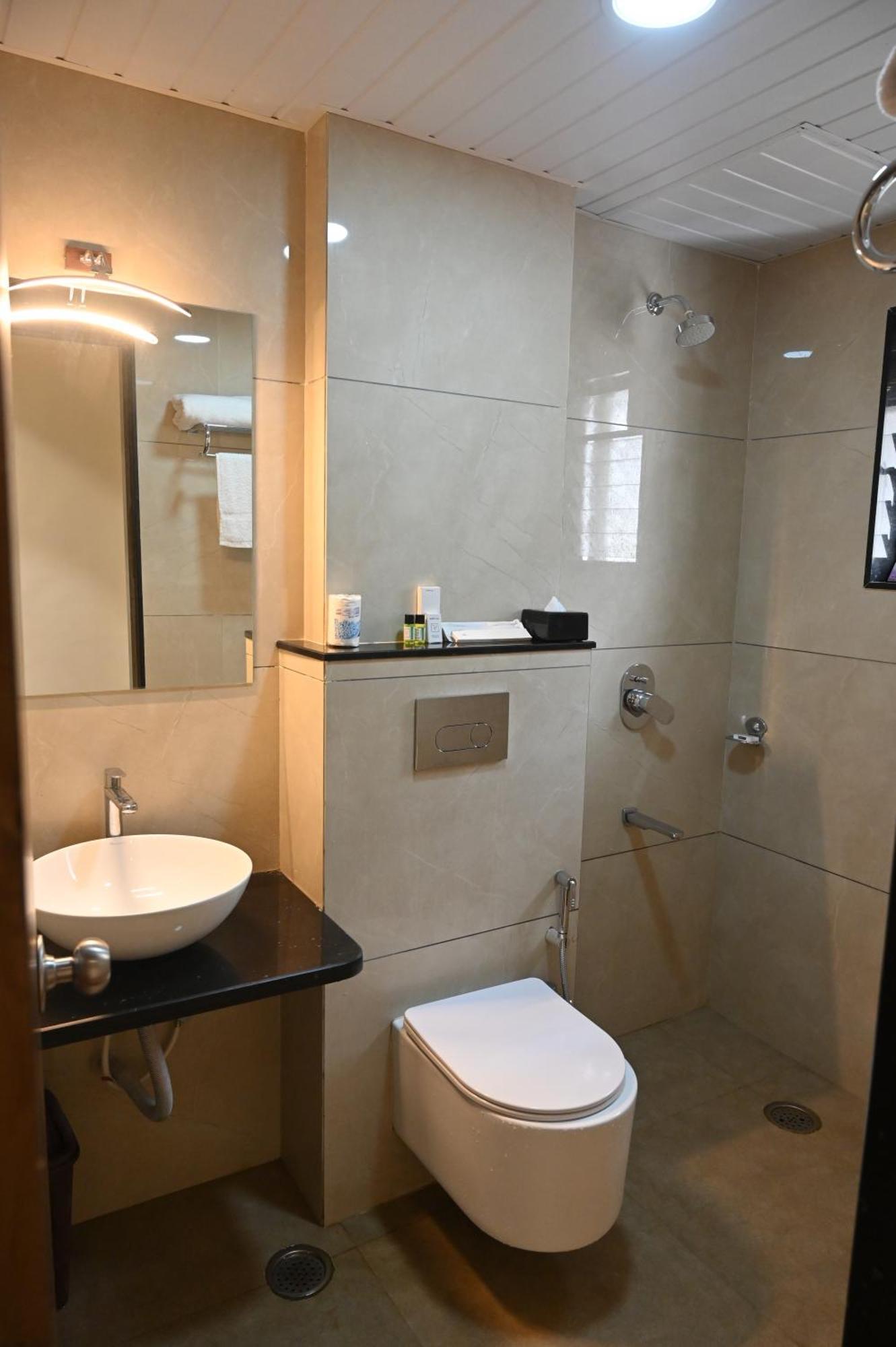 Hotel Sai Yatri تريمباك المظهر الخارجي الصورة
