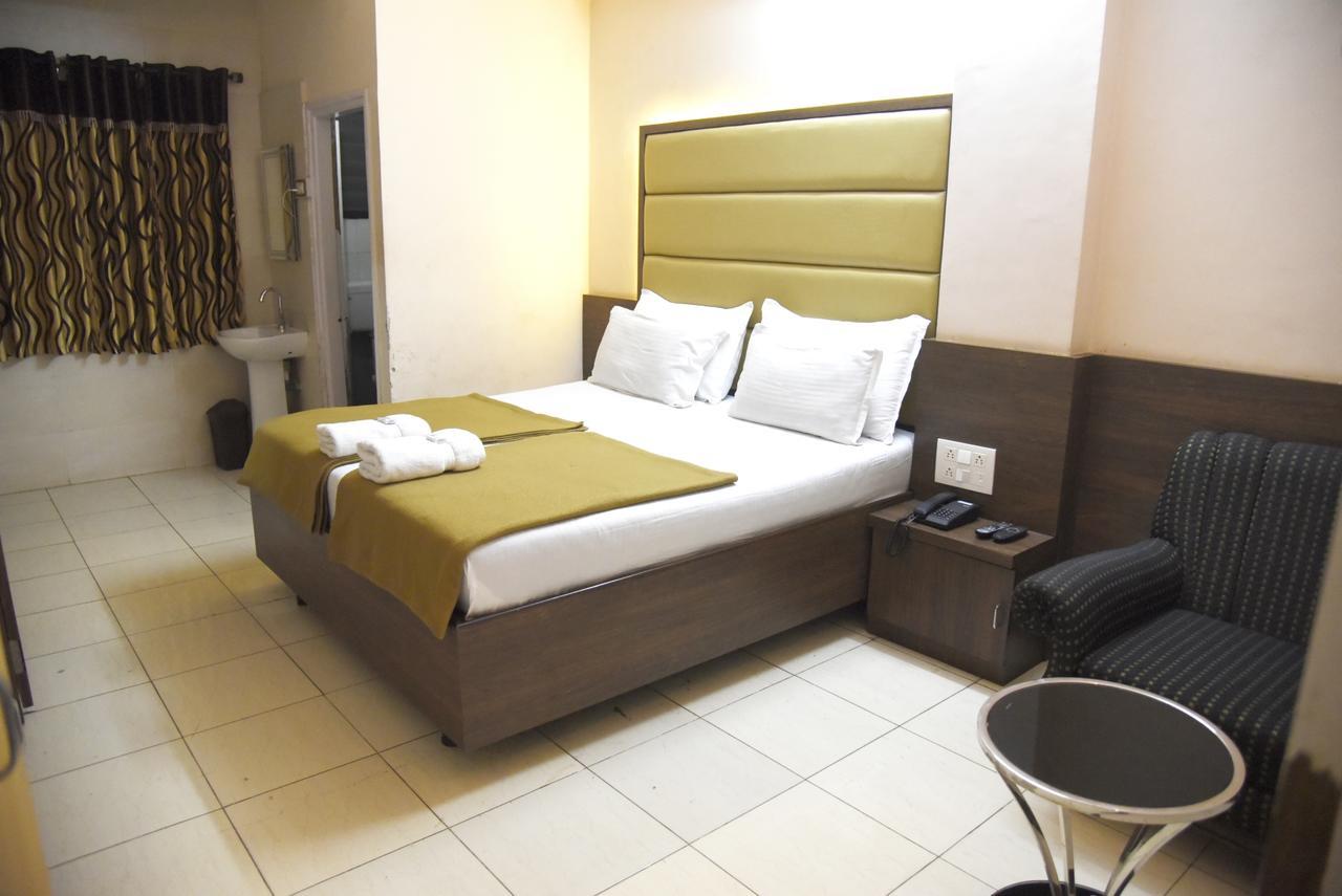 Hotel Sai Yatri تريمباك المظهر الخارجي الصورة