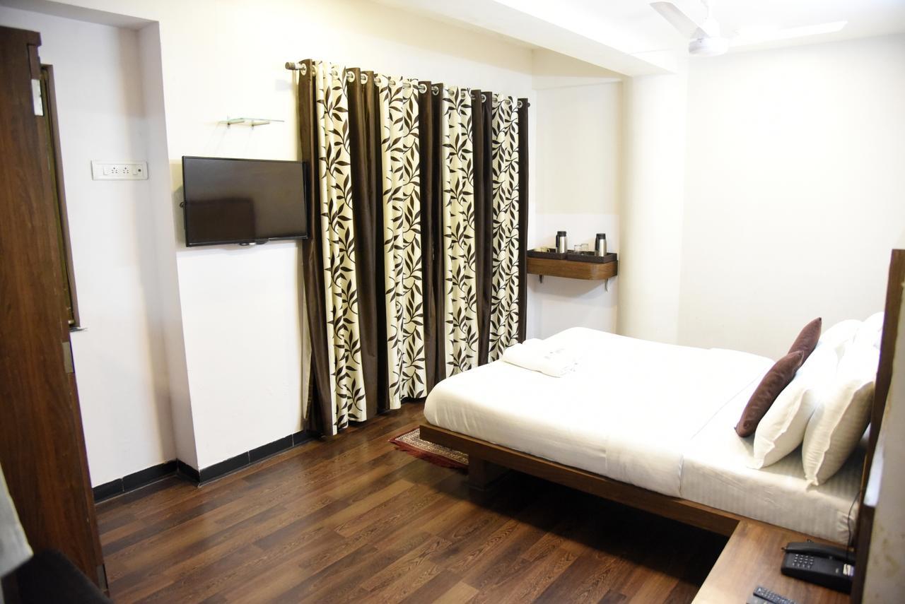 Hotel Sai Yatri تريمباك المظهر الخارجي الصورة