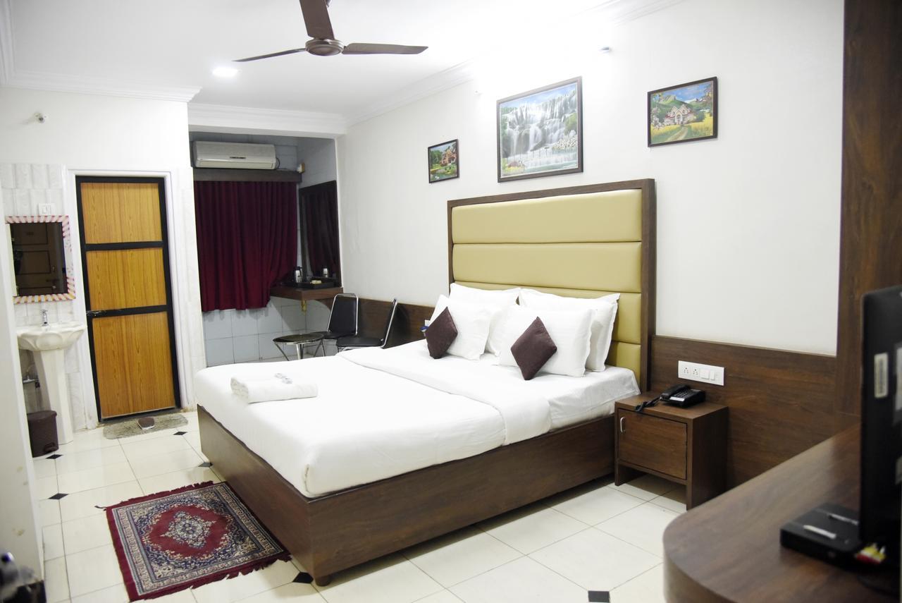 Hotel Sai Yatri تريمباك المظهر الخارجي الصورة
